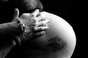 Antonella Piazzi, fotografo gravidanza a Bologna. Servizio fotografico maternità. Sessioni fotografiche pancia e pancione, neonati, newborn, body painting, bimbi e bambini 0-12 anni, presso studio fotografico Fotoprogress Budrio