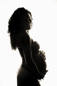 Antonella Piazzi, fotografo gravidanza a Bologna. Servizio fotografico maternità. Sessioni fotografiche pancia e pancione, neonati, newborn, body painting, bimbi e bambini 0-12 anni, presso studio fotografico Fotoprogress Budrio