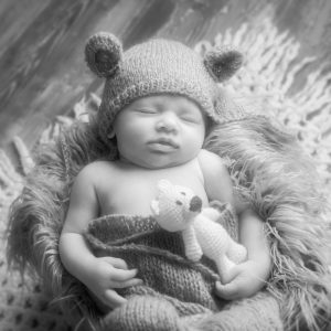 Antonella Piazzi, fotografo Newborn a Bologna. Servizio fotografico maternità e neonati. Sessioni fotografiche pancia e pancione, foto gravidanza, maternity, dolci pose, body painting, bimbi e bambini 0-12 anni, presso studio fotografico Fotoprogress Budrio