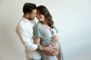 Antonella Piazzi, fotografo gravidanza a Bologna. Servizio fotografico maternità. Sessioni fotografiche pancia e pancione, neonati, newborn, maternity, dolci pose, body painting, bimbi e bambini 0-12 anni, presso studio fotografico Fotoprogress Budrio Newborn