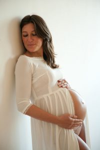 Antonella Piazzi, fotografo gravidanza a Bologna. Servizio fotografico maternità. Sessioni fotografiche pancia e pancione, neonati, newborn, maternity, dolci pose, body painting, bimbi e bambini 0-12 anni, presso studio fotografico Fotoprogress Budrio