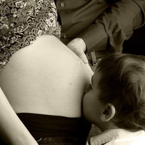Antonella Piazzi, fotografo gravidanza a Bologna. Servizio fotografico maternità. Sessioni fotografiche pancia e pancione, neonati, newborn, body painting, bimbi e bambini 0-12 anni, presso studio fotografico Fotoprogress Budrio