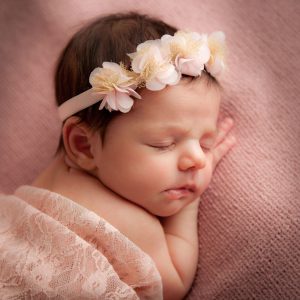 Antonella Piazzi, fotografo Newborn a Bologna. Servizio fotografico maternità e neonati. Sessioni fotografiche pancia e pancione, foto gravidanza, maternity, dolci pose, body painting, bimbi e bambini 0-12 anni, presso studio fotografico Fotoprogress Budrio