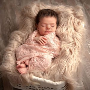 Antonella Piazzi, fotografo Newborn a Bologna. Servizio fotografico maternità e neonati. Sessioni fotografiche pancia e pancione, foto gravidanza, maternity, dolci pose, body painting, bimbi e bambini 0-12 anni, presso studio fotografico Fotoprogress Budrio