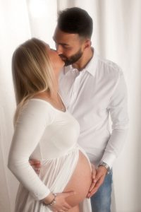 Antonella Piazzi, fotografo gravidanza a Bologna. Servizio fotografico maternità. Sessioni fotografiche pancia e pancione, neonati, newborn, maternity, dolci pose, body painting, bimbi e bambini 0-12 anni, presso studio fotografico Fotoprogress Budrio