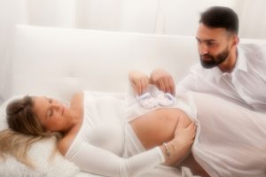Antonella Piazzi, fotografo gravidanza a Bologna. Servizio fotografico maternità. Sessioni fotografiche pancia e pancione, neonati, newborn, maternity, dolci pose, body painting, bimbi e bambini 0-12 anni, presso studio fotografico Fotoprogress Budrio