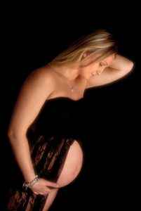 Antonella Piazzi, fotografo gravidanza a Bologna. Servizio fotografico maternità. Sessioni fotografiche pancia e pancione, neonati, newborn, maternity, dolci pose, body painting, bimbi e bambini 0-12 anni, presso studio fotografico Fotoprogress Budrio