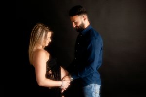 Antonella Piazzi, fotografo gravidanza a Bologna. Servizio fotografico maternità. Sessioni fotografiche pancia e pancione, neonati, newborn, maternity, dolci pose, body painting, bimbi e bambini 0-12 anni, presso studio fotografico Fotoprogress Budrio