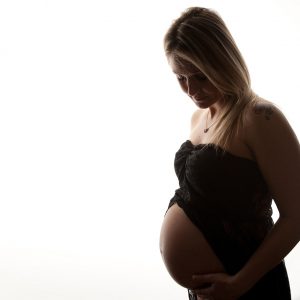 Antonella Piazzi, fotografo gravidanza a Bologna. Servizio fotografico maternità. Sessioni fotografiche pancia e pancione, neonati, newborn, maternity, dolci pose, body painting, bimbi e bambini 0-12 anni, presso studio fotografico Fotoprogress Budrio