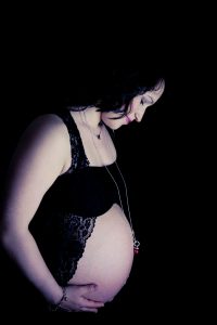 Antonella Piazzi, fotografo gravidanza a Bologna. Servizio fotografico maternità. Sessioni fotografiche pancia e pancione, neonati, newborn, maternity, dolci pose, body painting, bimbi e bambini 0-12 anni, presso studio fotografico Fotoprogress Budrio