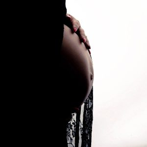 Antonella Piazzi, fotografo gravidanza a Bologna. Servizio fotografico maternità. Sessioni fotografiche pancia e pancione, neonati, newborn, maternity, dolci pose, body painting, bimbi e bambini 0-12 anni, presso studio fotografico Fotoprogress Budrio