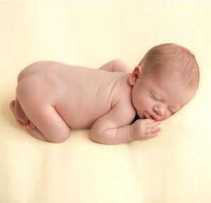 Antonella Piazzi, fotografo Newborn a Bologna. Servizio fotografico maternità e neonati. Sessioni fotografiche pancia e pancione, foto gravidanza, maternity, dolci pose, body painting, bimbi e bambini 0-12 anni, presso studio fotografico Fotoprogress Budrio