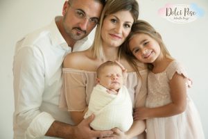 Antonella Piazzi, fotografo Newborn a Bologna. Servizio fotografico maternità e neonati. Sessioni fotografiche pancia e pancione, foto gravidanza, maternity, dolci pose, body painting, bimbi e bambini 0-12 anni, presso studio fotografico Fotoprogress Budrio