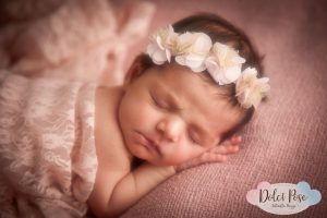 Antonella Piazzi, fotografo Newborn a Bologna. Servizio fotografico maternità e neonati. Sessioni fotografiche pancia e pancione, foto gravidanza, maternity, dolci pose, body painting, bimbi e bambini 0-12 anni, presso studio fotografico Fotoprogress Budrio