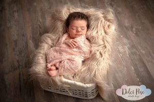 Antonella Piazzi, fotografo Newborn a Bologna. Servizio fotografico maternità e neonati. Sessioni fotografiche pancia e pancione, foto gravidanza, maternity, dolci pose, body painting, bimbi e bambini 0-12 anni, presso studio fotografico Fotoprogress Budrio