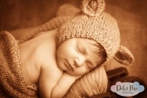 Antonella Piazzi, fotografo gravidanza a Bologna. Servizio fotografico maternità. Sessioni fotografiche pancia e pancione, neonati, newborn, maternity, dolci pose, body painting, bimbi e bambini 0-12 anni, presso studio fotografico Fotoprogress Budrio