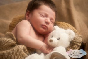 Antonella Piazzi, fotografo gravidanza a Bologna. Servizio fotografico maternità. Sessioni fotografiche pancia e pancione, neonati, newborn, maternity, dolci pose, body painting, bimbi e bambini 0-12 anni, presso studio fotografico Fotoprogress Budrio