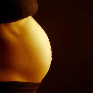 Antonella Piazzi, fotografo gravidanza a Bologna. Servizio fotografico maternità. Sessioni fotografiche pancia e pancione, neonati, newborn, maternity, dolci pose, body painting, bimbi e bambini 0-12 anni, presso studio fotografico Fotoprogress Budrio