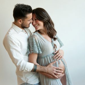 Antonella Piazzi, fotografo gravidanza a Bologna. Servizio fotografico maternità. Sessioni fotografiche pancia e pancione, neonati, newborn, maternity, dolci pose, body painting, bimbi e bambini 0-12 anni, presso studio fotografico Fotoprogress Budrio