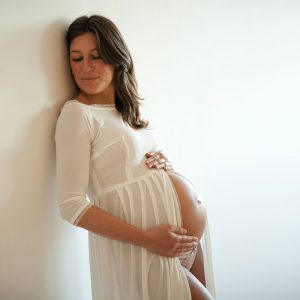 Antonella Piazzi, fotografo gravidanza a Bologna. Servizio fotografico maternità. Sessioni fotografiche pancia e pancione, neonati, newborn, maternity, dolci pose, body painting, bimbi e bambini 0-12 anni, presso studio fotografico Fotoprogress Budrio