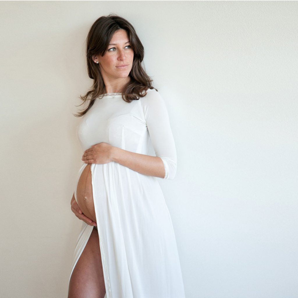 Antonella Piazzi, fotografo gravidanza a Bologna. Servizio fotografico maternità. Sessioni fotografiche pancia e pancione, neonati, newborn, maternity, dolci pose, body painting, bimbi e bambini 0-12 anni, presso studio fotografico Fotoprogress Budrio
