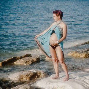 Fotografo gravidanza Antonella Piazzi a Bologna. Servizio fotografico foto maternità. Sessioni fotografiche pancia e pancione, neonati, newborn, maternity, dolci pose, body painting, bimbi e bambini 0-12 anni, presso studio fotografico Fotoprogress Budrio