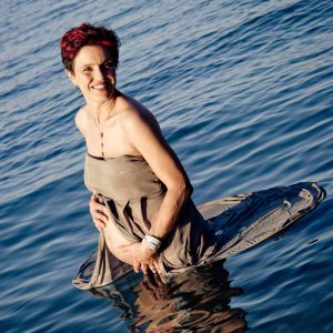 Fotografo gravidanza Antonella Piazzi a Bologna. Servizio fotografico foto maternità. Sessioni fotografiche pancia e pancione, neonati, newborn, maternity, dolci pose, body painting, bimbi e bambini 0-12 anni, presso studio fotografico Fotoprogress Budrio